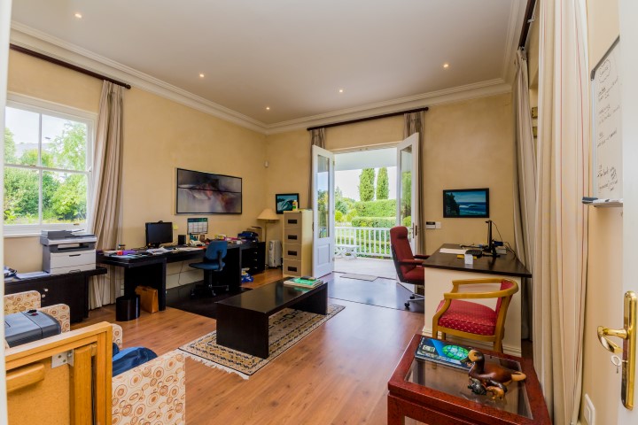 5 Bedroom Property for Sale in Constantia Western Cape